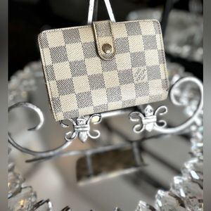 Authentic Louis Vuitton Damier Azur Damier Azur Wallet White Kiss Lock